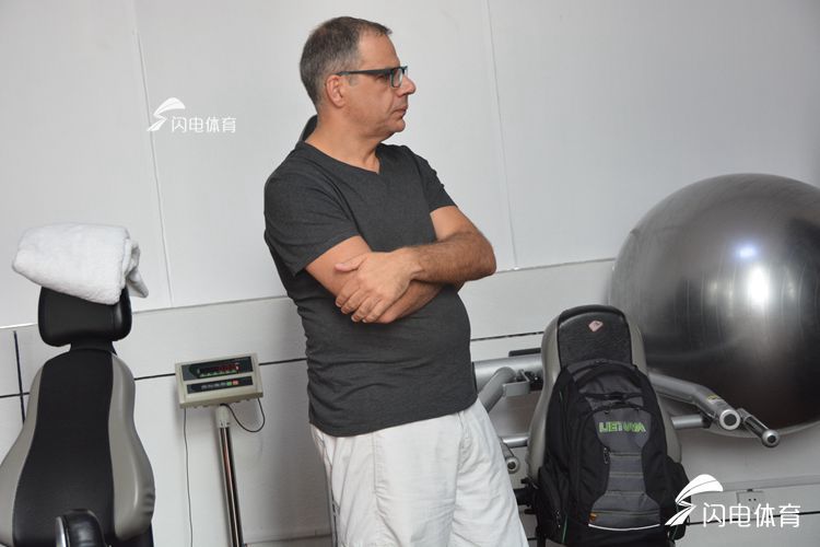 山东男篮新赛季教练组完成组建 球队大名单敲