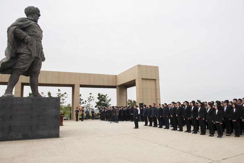 烟台大学百名师生接受五四精神洗礼