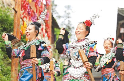 民俗;侗族;游客;群众;芋头;侗寨;迎接;怀化市：湖南怀化：多彩民俗庆“五一”