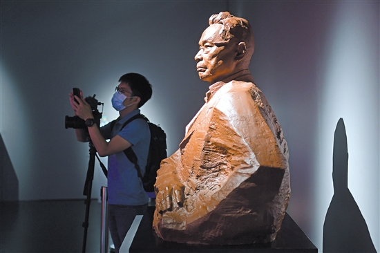 广州;展览;作品;创作;举办;文化;疫情;展出广州美术界为战疫者“造像”