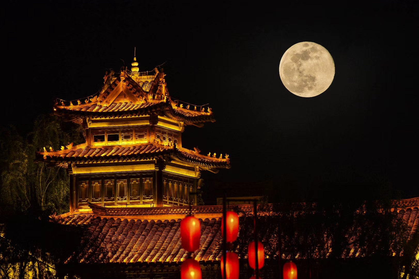 最是一年春好处丨超级月亮现身天宇