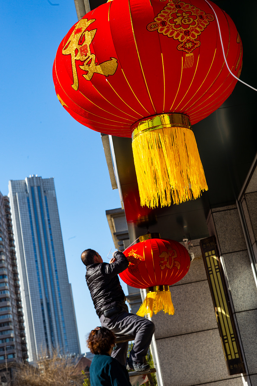 逢年过节挂上红灯笼,迎新辞旧,祈福来年平安幸福发财.特别声明:本