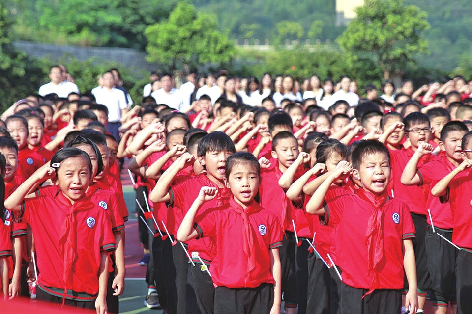 開學首日濟南中小學開展升國旗唱國歌百萬學子向祖國宣誓活動