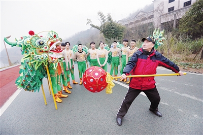 黄廷炎要把铜梁龙这张名片擦得更光亮