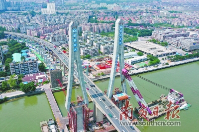 5月1日,广州洛溪大桥拓宽工程首节钢混叠合梁顺利完成吊装