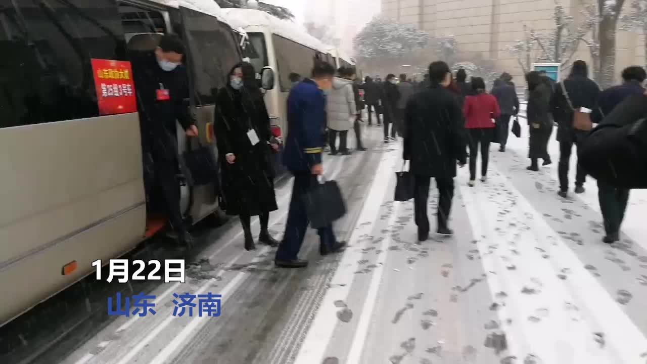 浪小辉与狼警辉的友情时刻