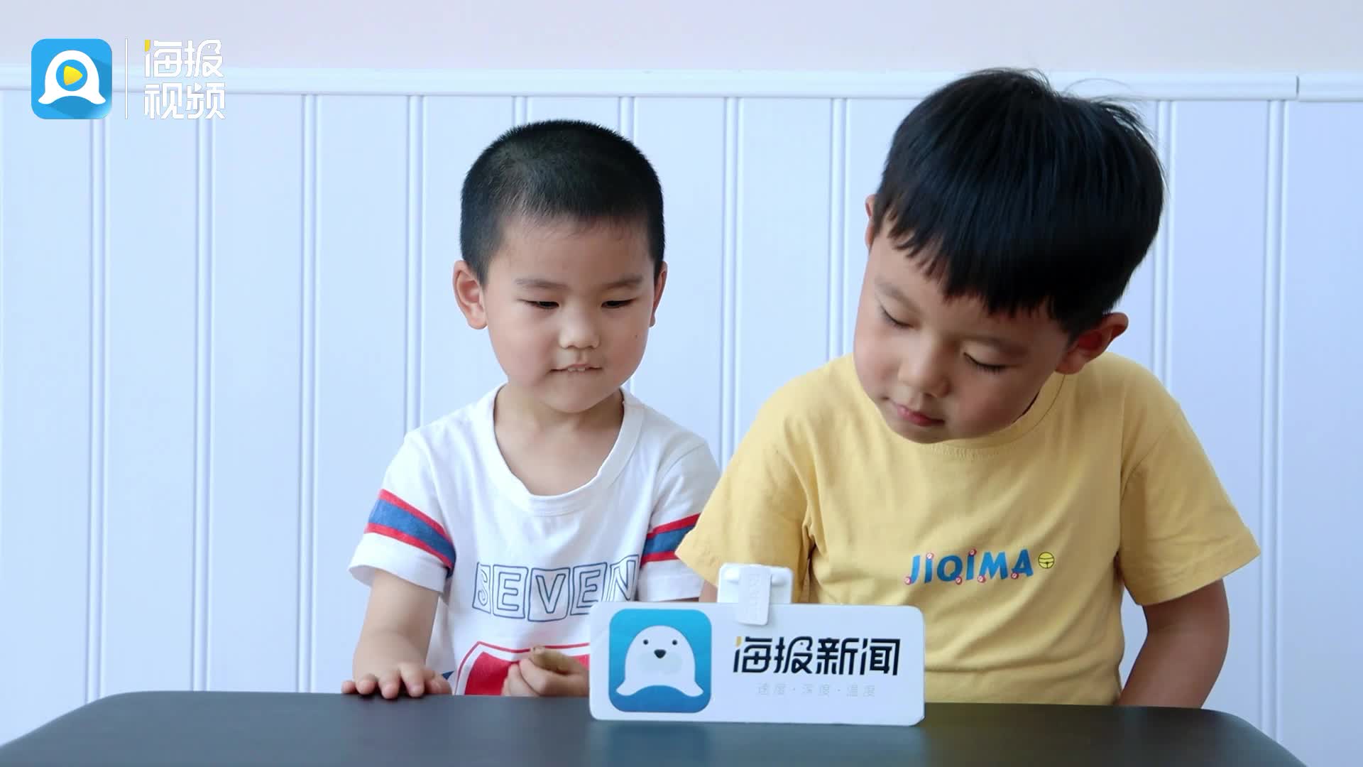 GAy1069少爷在KTV舞台上
