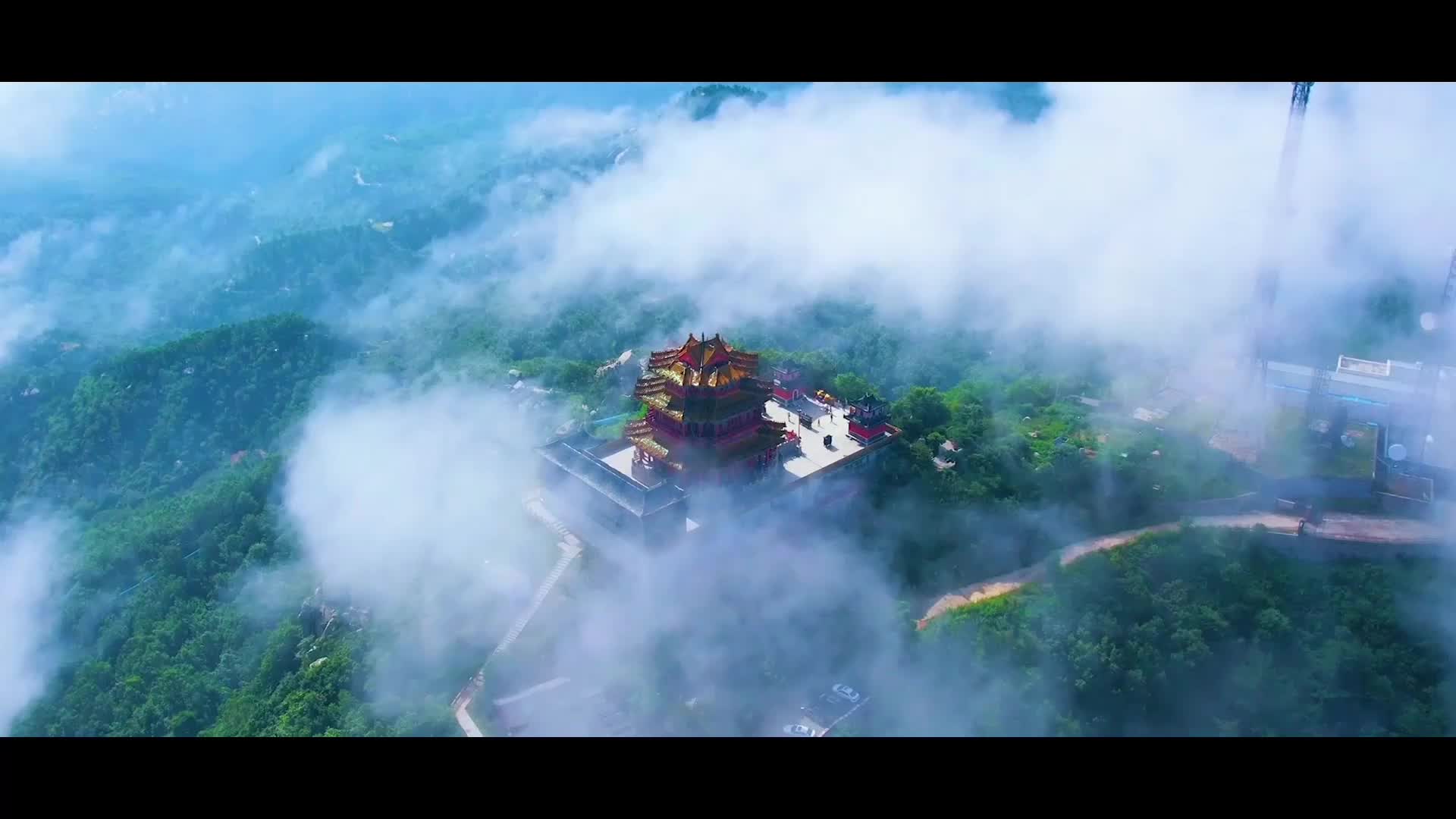 自信的无遮阴穿搭