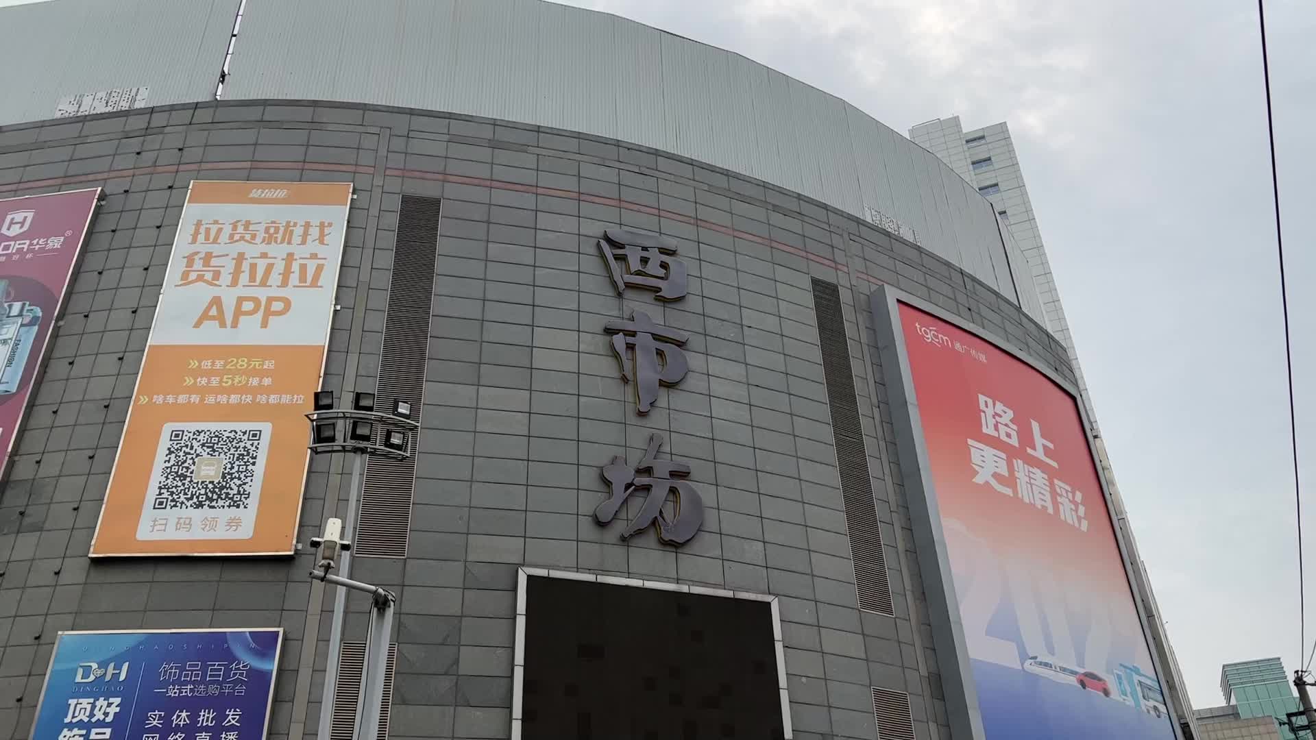小黑躲过果冻陷阱