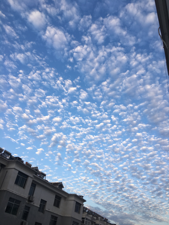 雨過天晴東方太陽正在升起