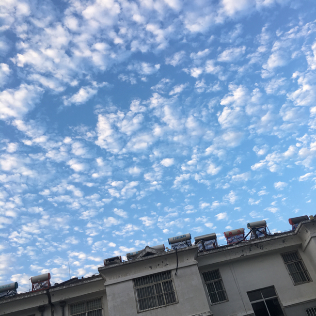 雨過天晴東方太陽正在升起