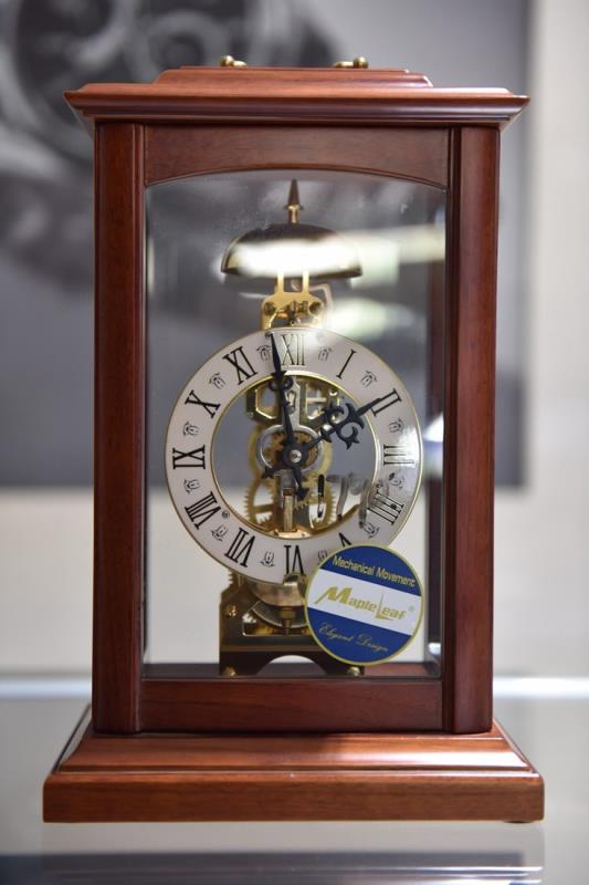 中华老字号 "亨得利"钟表行