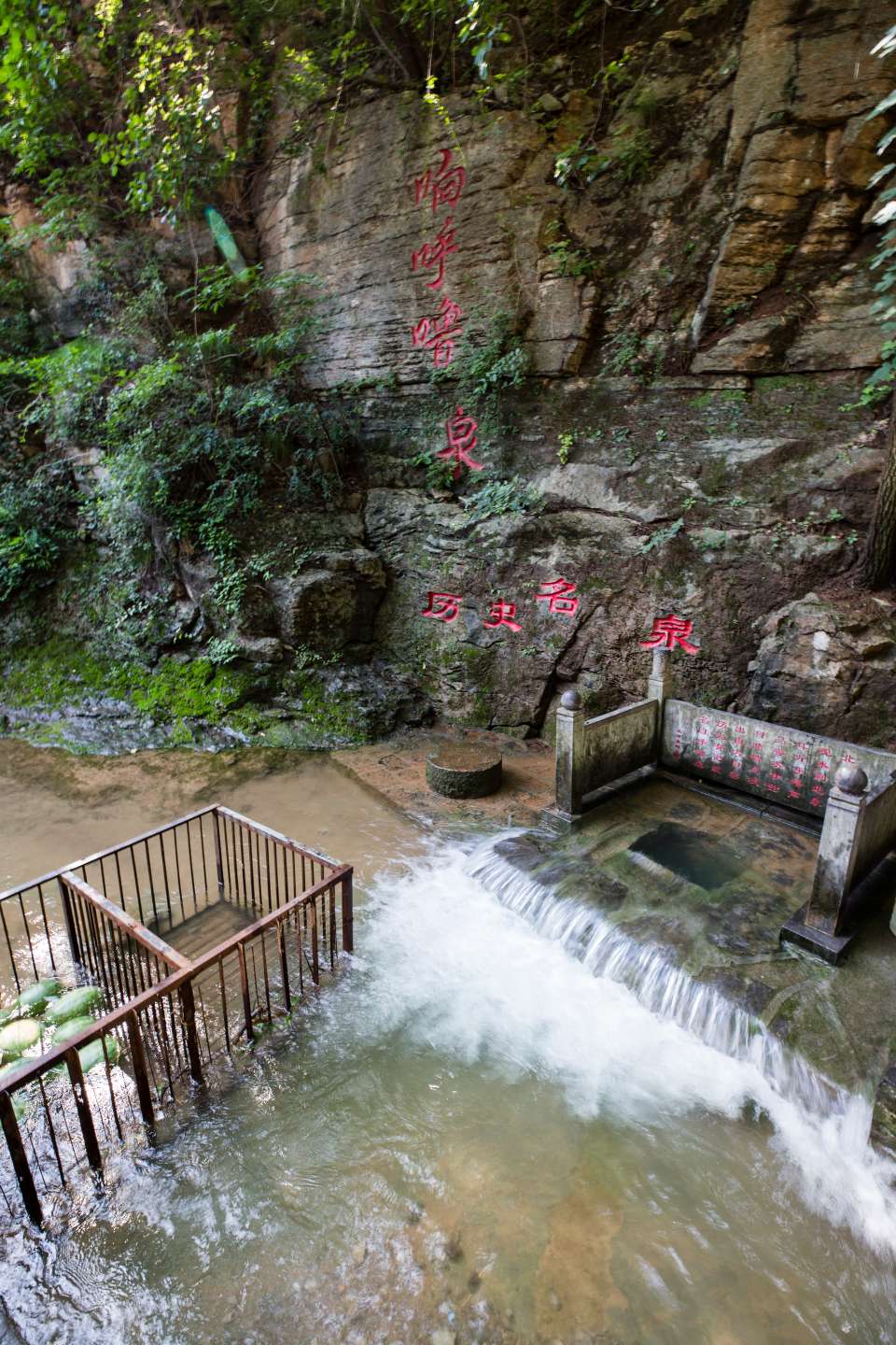 济南南部山区泉水图片