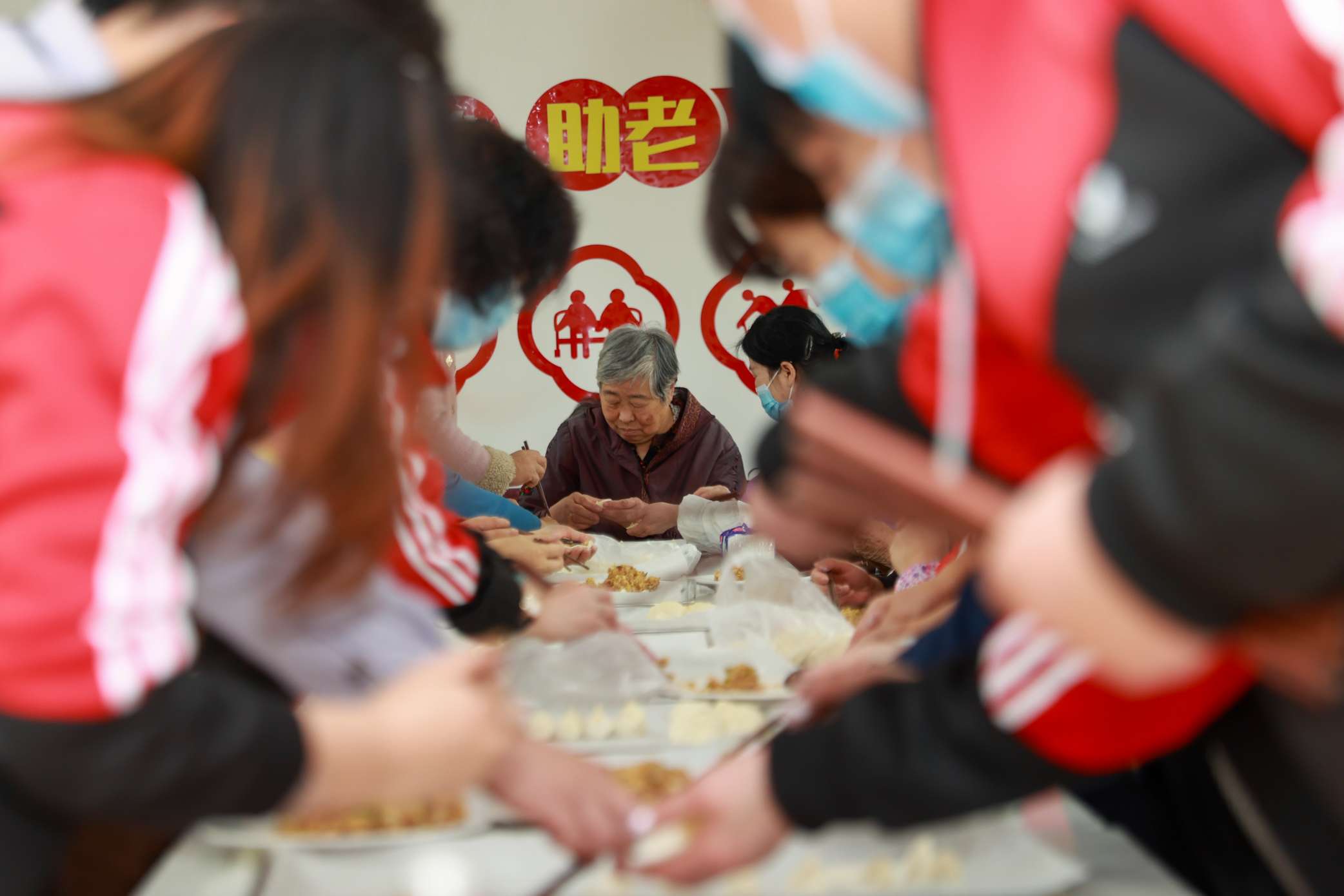 敬老院活动照片冬天图片