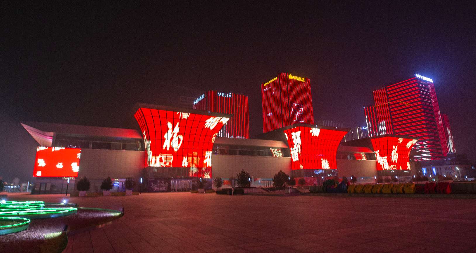 济南西客站广场绝美灯光秀惊艳西城