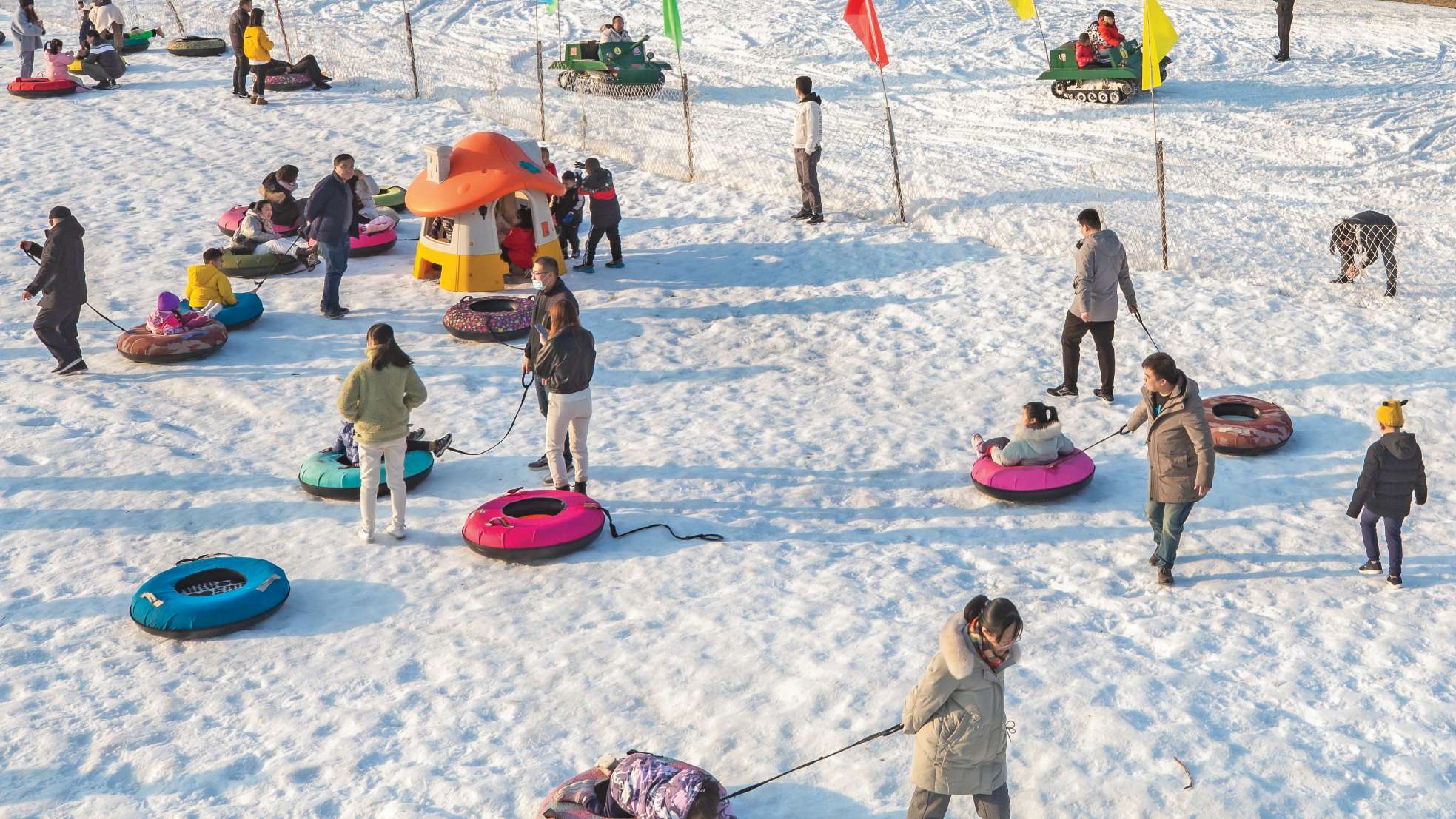 拍摄于中海游乐园滑雪场特别声明:本文为"海报号"作者上传并发布,仅