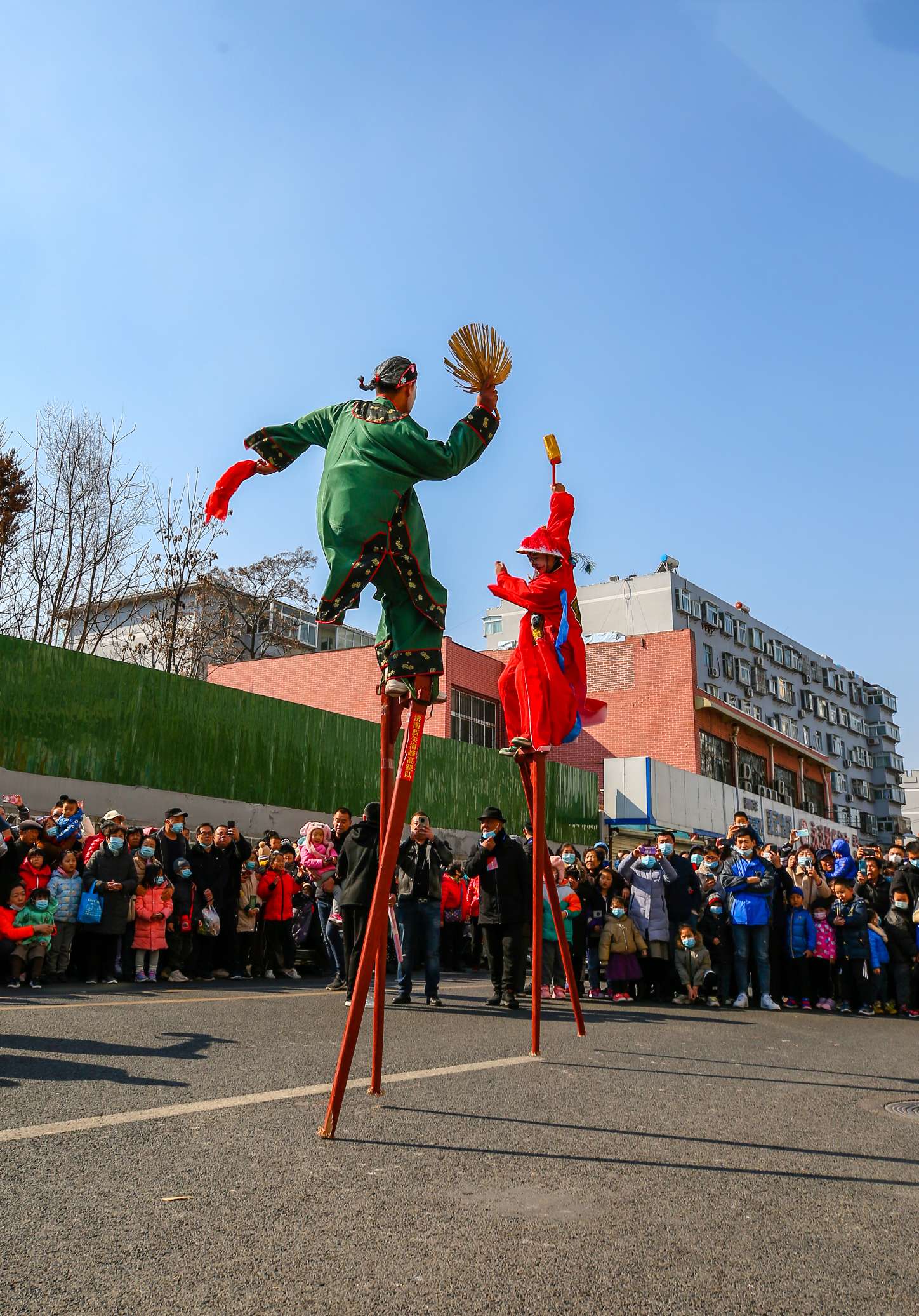 春节习俗踩高跷