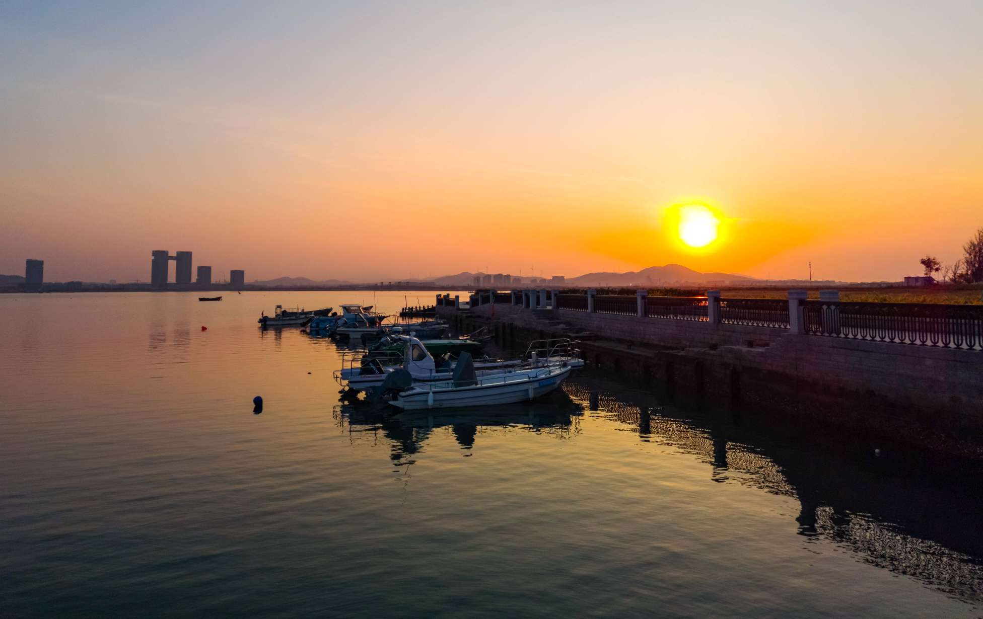 初冬時節的雙島灣靜逸浪漫美如畫