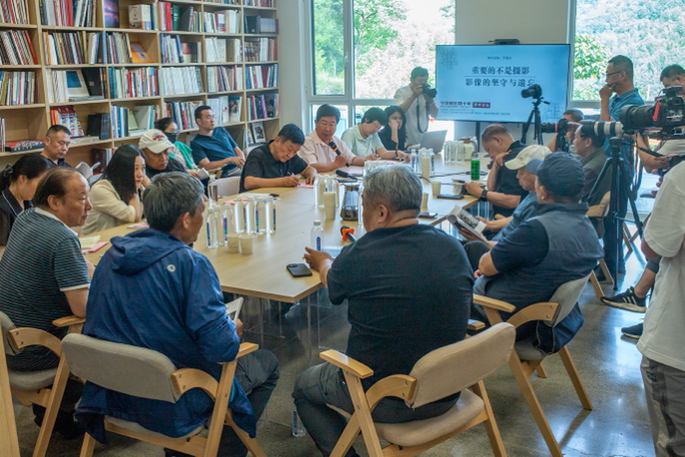 用攝影助力鄉村振興守望峨莊四十年錢捍鄉土攝影回顧展在峨莊開幕