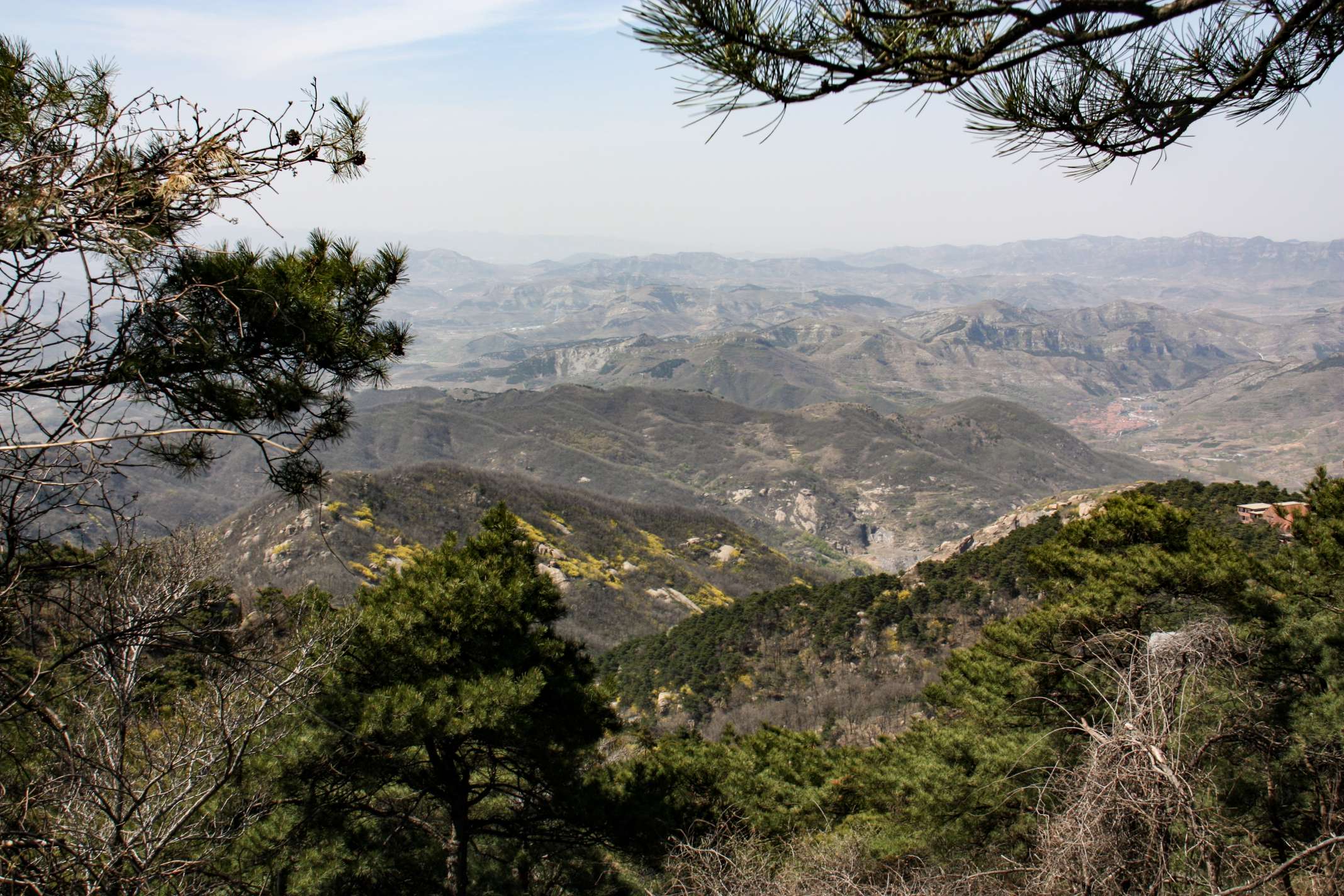 鲁山山脉图片