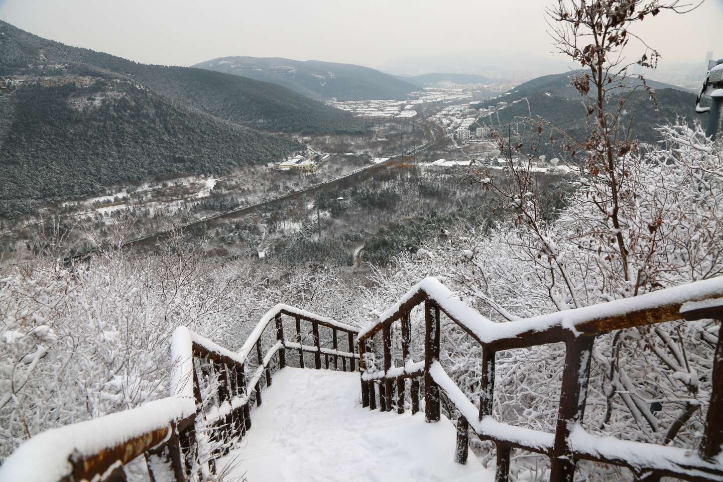 绵阳千佛山雪景图片