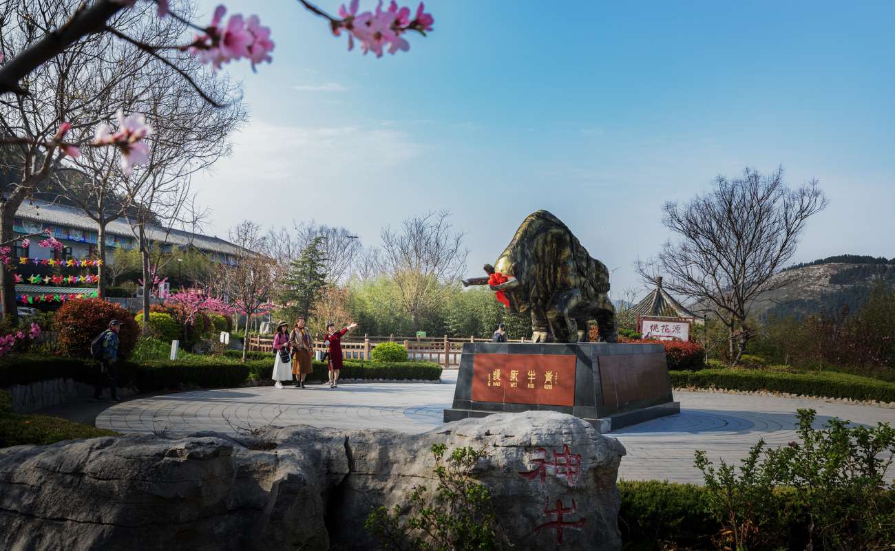 鸟瞰肥城黑牛山景区